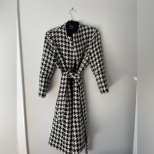 Houndstooth coat with belt